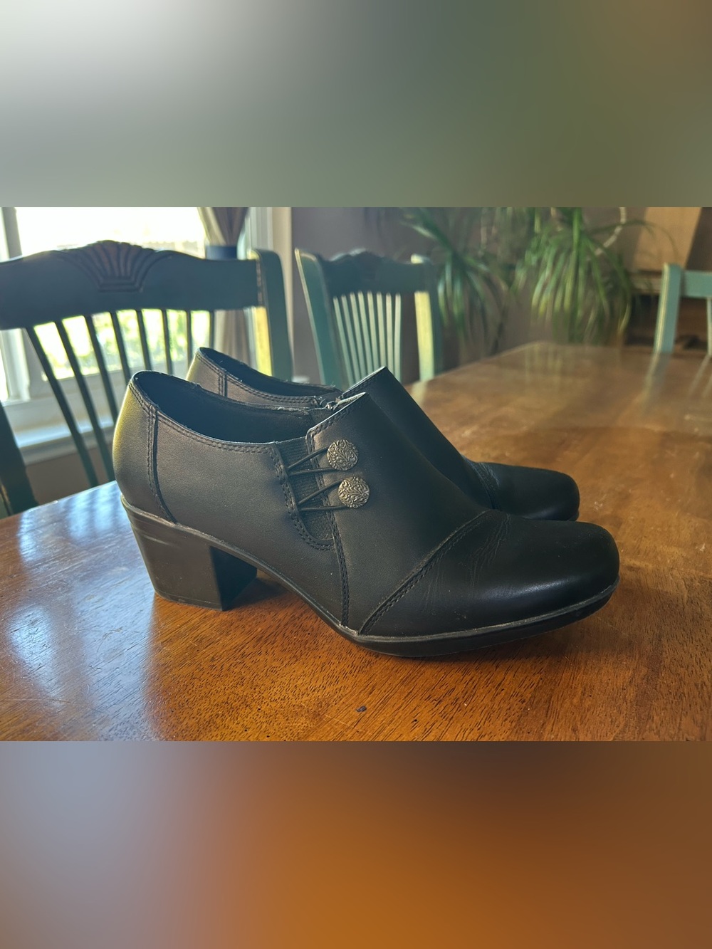Women's Clarks Emslie Warren Booties Black Leather Cushioned Comfy Sz 8